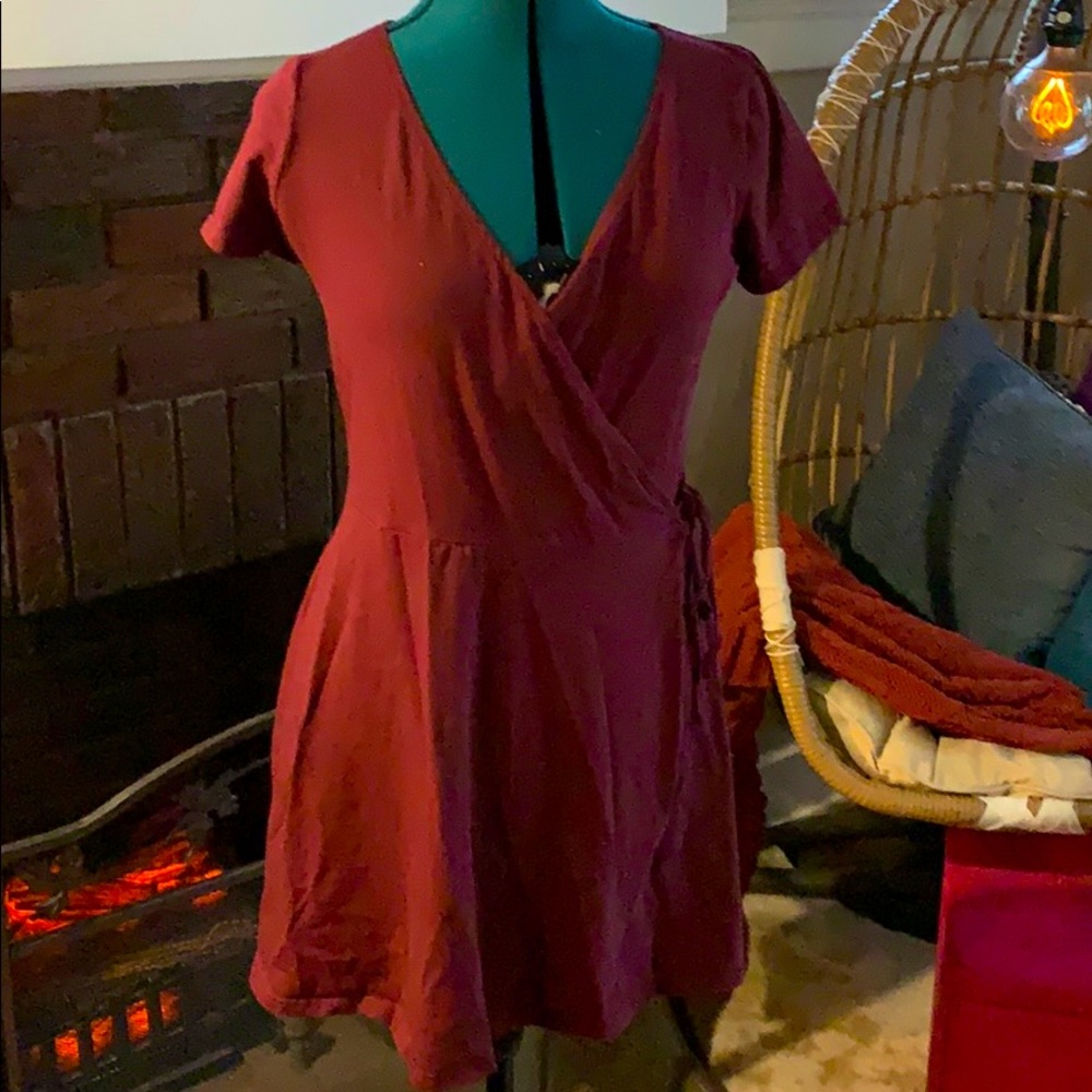 Hollister wrap dress size large burgundy